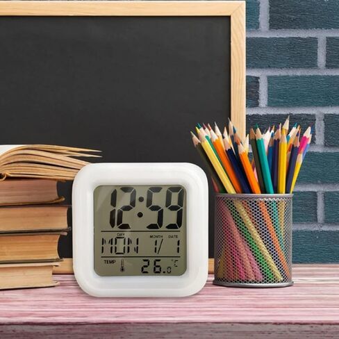 ساعة منبه رقمية، ساعة منبه رقمية كبيرة الحجم مع غفوة درجة حرارة منبه للوقت والتاريخ، ساعة منبه مكعبة متوهجة ليلية LED مع إضاءة ليلية بـ 7 ألوان لغرفة النوم، سهلة الضبط، تعمل بالبطارية in Kuwait