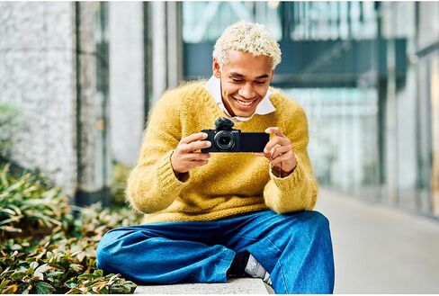 كاميرا Sony ZV-1 II Vlog لمنشئي المحتوى ومدوني الفيديو باللون الأسود ZV-1M2/B، بطاقة ذاكرة سعة 64 جيجابايت، قارئ بطاقات، حقيبة ناعمة فاخرة، حامل ثلاثي مرن، محفظة بطاقة الذاكرة، مجموعة تنظيف in Saudi Arabia