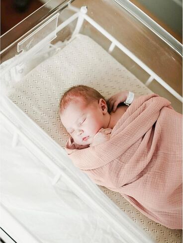 قطعتان من بطانيات استقبال قماط الموسلين للجنسين حديثي الولادة مصنوعة من القطن بنسبة 100% لفافة قماط الحضانة للأطفال البنات والأولاد، مقاس - 47 * 47 بوصة (وردي وعاجي) in Kuwait