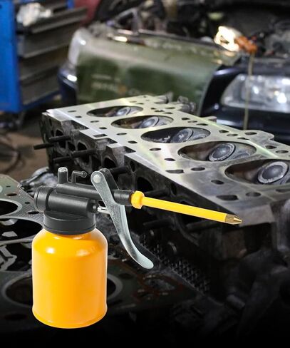 علبة الزيت، علبة الزيت، 8 أونصة. سعة علبة الزيت، علبة زيت معدنية، ملحقات السيارة، علبة زيت معدنية بمضخة مسدس مع فوهة مستقيمة ومرنة، تناسب جميع احتياجات التشحيم للسيارة والدراجة والآلة in Kuwait