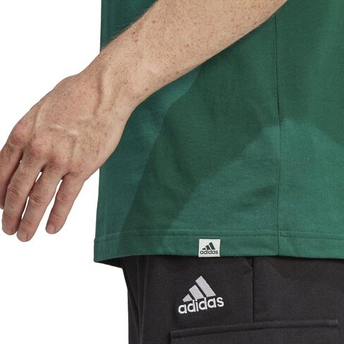 تي شيرت برسومات شارة النمو من adidas in Saudi Arabia