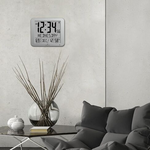 ساعة حائط Marathon Slim Jumbo Atomic، لمسة نهائية خشبية - عرض تقويم كامل كبير، منبه، درجة الحرارة والرطوبة الداخلية، الوقت صباحًا/مساءًا أو تنسيق 24 ساعة، سبع مناطق زمنية in Kuwait