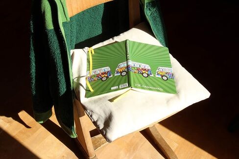 مجموعة BRISA VW - كتاب كتابة مذكرات فولكس فاجن، مبطن بغلاف مقوى في تصميم T1 Bus Campervan DIN A5 (حافلة الحب/أخضر) in Kuwait