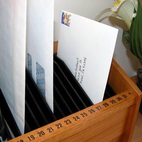 JUMBL™ 17 بوصة - منظم فواتير/رسائل خشبي مكون من 31 فتحة مع درج - طبيعي in Kuwait