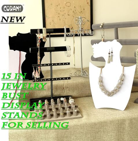 عرض قلادة المجوهرات، عرض قلادة مخملية بيضاء كبيرة مقاس 15 بوصة للبيع، وقلادة منضدية وأقراط. (مجموعة من 6) in Kuwait