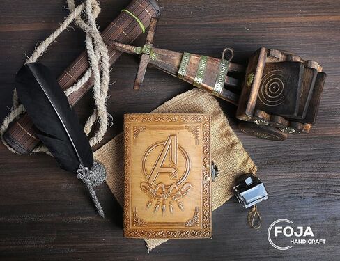 مجلة جلدية كلاسيكية منقوشة بشعار Avengers Marvels للرجال والنساء 200 صفحة من الورق العتيق المصنوع يدويًا بحافة سطح السفينة، دفتر رسم جلدي، مجلة رسم، مجلة جلدية مطبوعة هدية رائعة in Kuwait