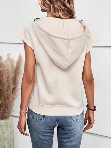 سويت شيرت نسائي كاجوال من MakeMeChic بغطاء للرأس بنصف سحاب ورباط وأكمام قصيرة وجيب وغطاء للرأس in Saudi Arabia