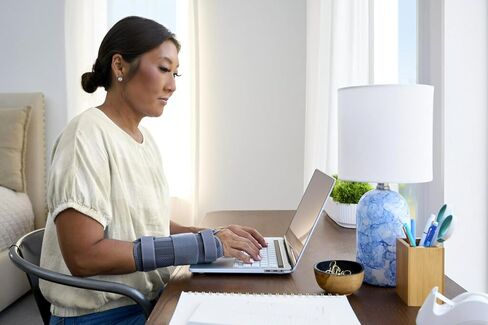 FUTURO Deluxe Wrist Stabilizer Left Hand, S/M in Saudi Arabia