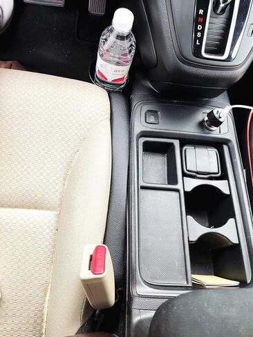 منظم حشو فجوات مقعد السيارة مع حامل أكواب عالمي لملء الفجوة بين المقعد ووحدة التحكم باللون الأسود، مانع السقوط، قطعتان VE in Kuwait