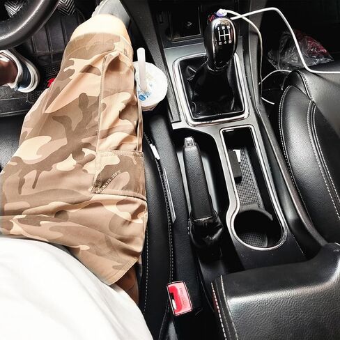 منظم حشو فجوات مقعد السيارة مع حامل أكواب عالمي لملء الفجوة بين المقعد ووحدة التحكم باللون الأسود، مانع السقوط، قطعتان VE in Kuwait