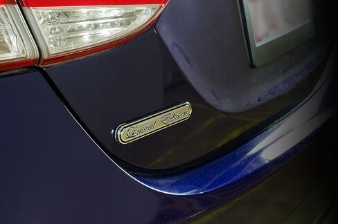 إكسسوارات مخصصة 98058 شعار إصدار محدود in Kuwait