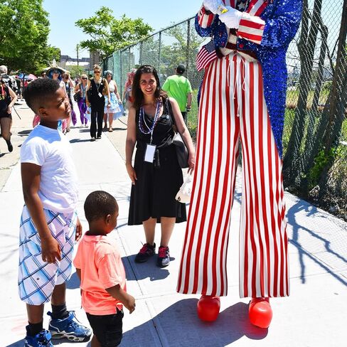 زي العم الرجالي ذو الدعائم، يوم الاستقلال، يوليو الرابع من الحفلات الوطنية، فستان فاخر للرجال (أحمر، 78 بوصة) in Kuwait