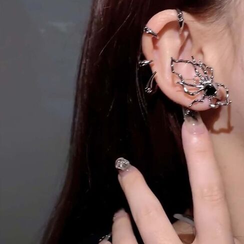Spider Ear Cuff for Women Halloween Spider Earrings Spider Earrings Gothic Earrings Punk Earrings Non Pierced Earrings Halloween Costume Cosplay Jewelry for Girls in Saudi Arabia