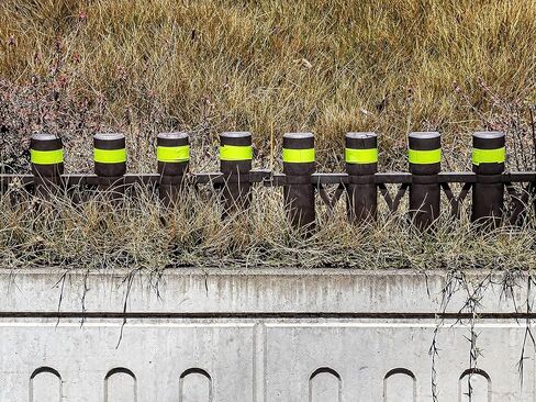 شريط أمان عاكس مقاس 3 بوصات × 30 قدمًا معتمد من DOT - أخضر للمقطورات مقاس 3 بوصات - شرائط للمقطورات والشاحنات والعلامات شريط عاكس عالي الكثافة عاكسات أوتوماتيكية للمقطورات باللون الأخضر in Kuwait