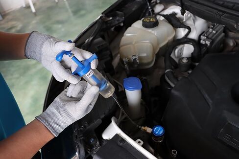 حاقن صبغ الزيت من Tektino مع محول مقرنة سريعة منخفضة الجانب R134A وR1234YF أداة حاقن الزيت اليدوية in Kuwait