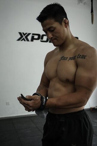 Carbon Hand Grips for at-Home Workouts Like Pull-ups, Weightlifting, WODs with Wrist Straps, Comfort and Support, Hand Protection from Rips and Blisters for Men and Women in Saudi Arabia