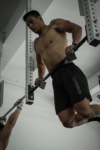 Carbon Hand Grips for at-Home Workouts Like Pull-ups, Weightlifting, WODs with Wrist Straps, Comfort and Support, Hand Protection from Rips and Blisters for Men and Women in Saudi Arabia