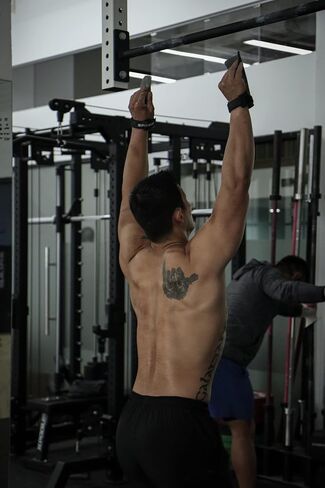 Carbon Hand Grips for at-Home Workouts Like Pull-ups, Weightlifting, WODs with Wrist Straps, Comfort and Support, Hand Protection from Rips and Blisters for Men and Women in Saudi Arabia