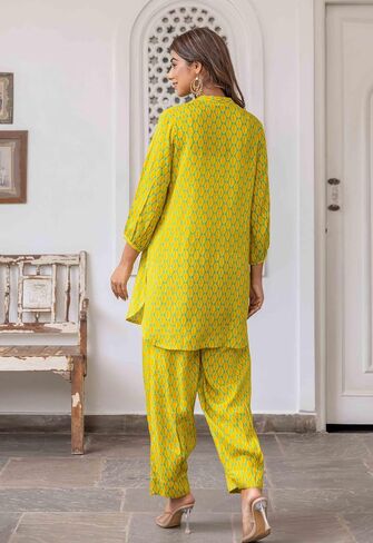 HAND EMBROIDERED YELLOW FUCHSIA PINK PRINT ART SILK CO-ORD SET in Saudi Arabia