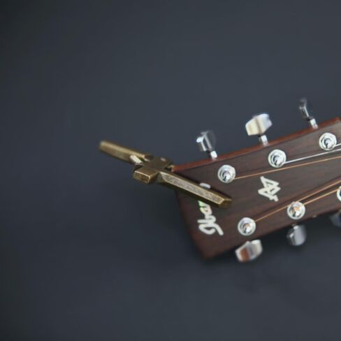 The Lorian Capo, Heavy Duty Guitar Capo for Acoustic and Electric Guitar with Adjustable Tension Spring, Twist the Spring to Adjust the Tension and Aperture 6, 7 and 12 String Guitars, Cast Iron Capo in Saudi Arabia