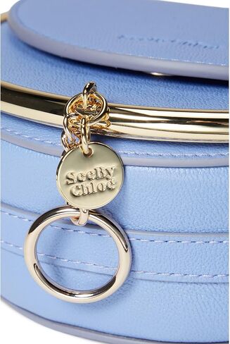 انظر بواسطة كلوي مارا كلاتش in Kuwait