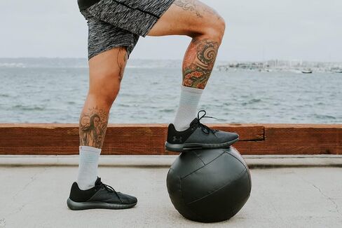 جوارب Base 33 Crew Grip باللون الأسود المتوسط in Saudi Arabia