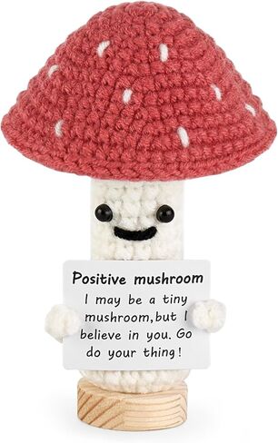 Dahey فطر كروشيه مضحك مع بطاقة إيجابية، لطيف دمية صوف محبوكة صغيرة ابتهج لعبة لتزيين حفلات أعياد الميلاد والتشجيع، هدايا إبداعية للنساء والأصدقاء والأطفال، أحمر in Kuwait