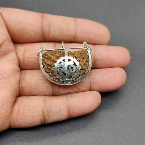 Ek Mukhi Kaju One Mukhi Half Moon Shape Rudraksha With Om Pendant in Saudi Arabia