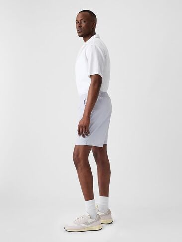 GAP Men's 7" Easy Shorts in Saudi Arabia
