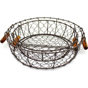 CVHOMEDECO. Round Metal Wire Fruit Trays Rustic Chicken Wire Tray with Wooden Handle Farmhouse Style Serving Tray Baskets. Rusty, Set of 2