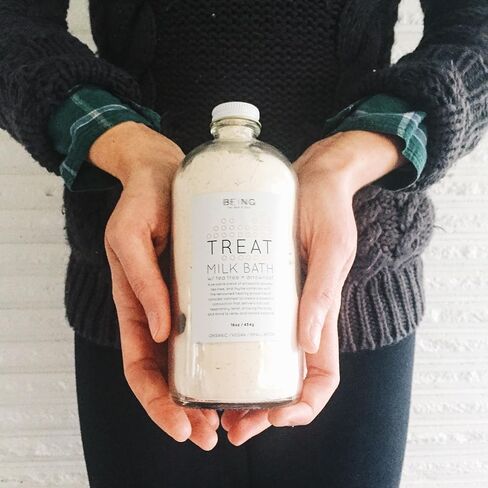 علاج حمام الحليب - نقع اللافندر والشوفان المهدئ - طبيعي بالكامل، نباتي، مصنوع يدويًا بالزيوت العطرية العضوية لترطيب غني بالمعادن، والاسترخاء المهدئ والنوم المريح in Kuwait