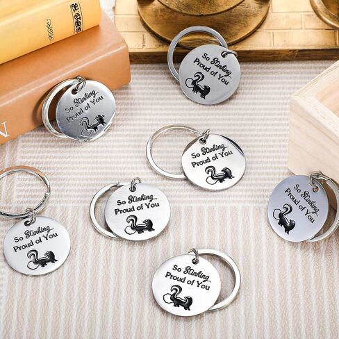 12 قطعة من هدايا التخرج له، فخورة جدًا بك، سلسلة مفاتيح التخرج، فئة 2024، هدية التخرج، سلسلة مفاتيح للنساء والرجال والطلاب والممرضات والماجستير وخريجي المدرسة الثانوية in Kuwait