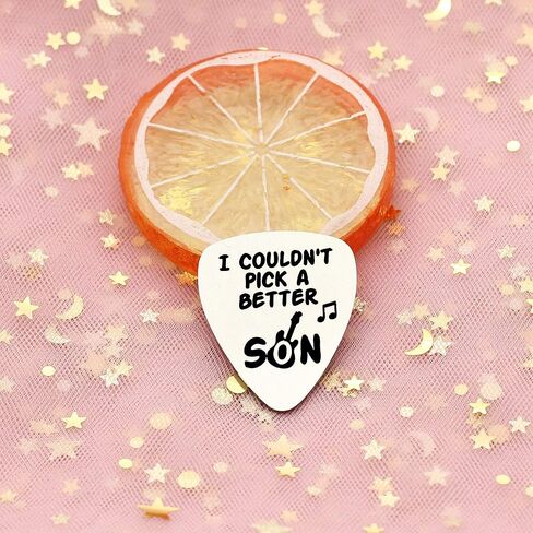 هدايا الابن يختار الجيتار من هدايا عيد ميلاد الأم والأب والابن، لم أتمكن من اختيار ابن أفضل in Kuwait