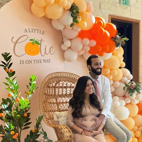علامة ملصقة لحفلة استحمام الطفل A Little Cutie is On The Way - زينة حمام الطفل باللون البرتقالي، ديكور حفلة عيد ميلاد، علامة لصائق تكشف عن الجنس للفتيات أو الصبيان (ملصق صغير لطيف) in Kuwait