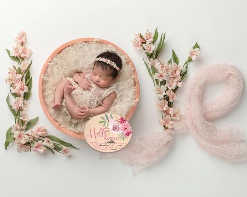 علامة الأزهار Hello World لحديثي الولادة لإعلان الترحيب بولادة الطفل، علامة Bloom Baby Name Stat Sign للمستشفى، علامة وصول الطفل الوردية المخصصة، هدايا خشبية للأم الجديدة استحمام الطفل صورة الدعامة ﻿ in Kuwait
