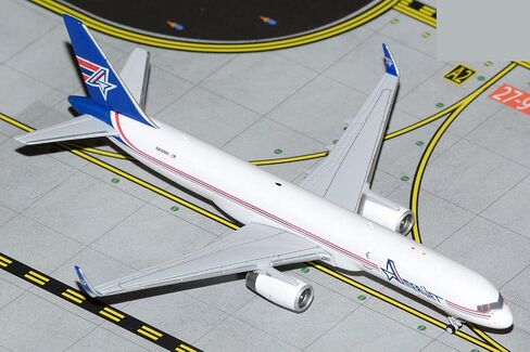 GeminiJets GJEXS1975 Boeing 757-200 Jet 2 Holidays G-LSAN 1:400 Scale in Saudi Arabia