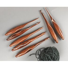 Wooden Crochet Hooks, (Set of 7) Ergonomic Crochet Hook for Arthritic Hands, Smooth and Comfortable Grip for Knitting Yarn