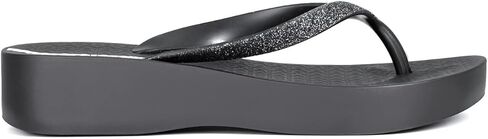 شبشب نسائي شبكي أنيق من Ipanema - صنادل صيفية مريحة وعصرية مع أشرطة لامعة، وسادة قدم تشريحية ونعل مانع للانزلاق in Kuwait