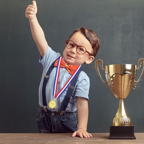 12 قطعة من ميداليات كرة القدم المعدنية الذهبية مع قلادات شريطية للرياضة والألعاب والمنافسة ومكافآت الطلاب وعروض المواهب والحفلات ومفضلات الحفلات أو الديكور in Kuwait