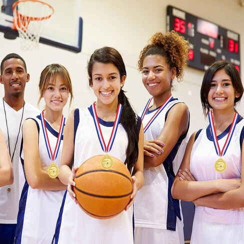 12 قطعة من ميداليات كرة القدم المعدنية الذهبية مع قلادات شريطية للرياضة والألعاب والمنافسة ومكافآت الطلاب وعروض المواهب والحفلات ومفضلات الحفلات أو الديكور in Kuwait