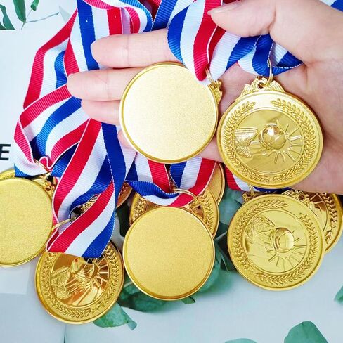 12 قطعة من ميداليات كرة القدم المعدنية الذهبية مع قلادات شريطية للرياضة والألعاب والمنافسة ومكافآت الطلاب وعروض المواهب والحفلات ومفضلات الحفلات أو الديكور in Kuwait