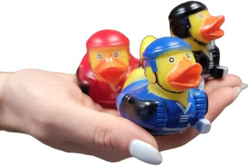 البط المطاطي ذو الطابع الرياضي الرائع (2 بوصة) (12 حزمة) ألعاب حمام السباحة اللطيفة من Duckies. (الهوكي) in Kuwait