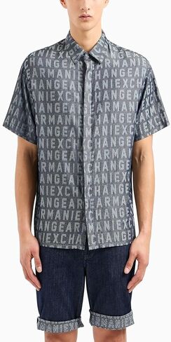 قميص رجالي من A｜X ARMANI EXCHANGE بأكمام قصيرة وشعار كامل من قماش الدنيم من قماش الجاكار وأزرار سفلية. تناسب منتظم in Saudi Arabia