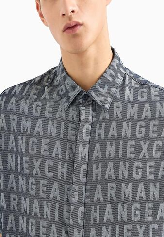قميص رجالي من A｜X ARMANI EXCHANGE بأكمام قصيرة وشعار كامل من قماش الدنيم من قماش الجاكار وأزرار سفلية. تناسب منتظم in Saudi Arabia