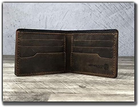 محفظة جلدية مصنوعة يدوياً من الحبوب الكاملة للرجال (بني ويسكي) in Kuwait