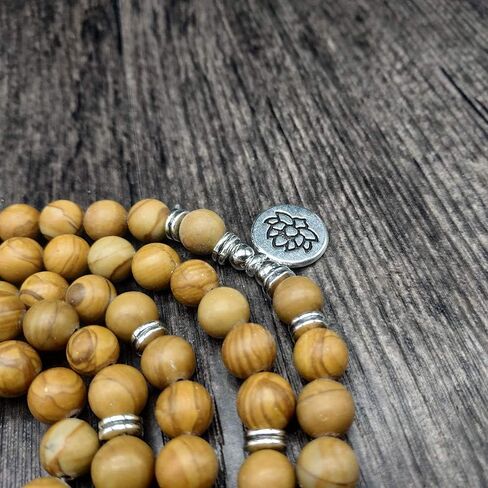 سوار يوغا مالا من الخرز الطبيعي 108 مع سحر اللوتس (حبة خشبية) in Kuwait