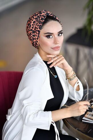 عمامة نسائية مطبوعة بعقدة من Para Life in Kuwait