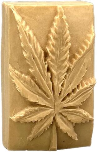 شمعة الماريجوانا المصنوعة من السيليكون والصابون والشمع والجص والراتنج وأوراق الطين in Kuwait