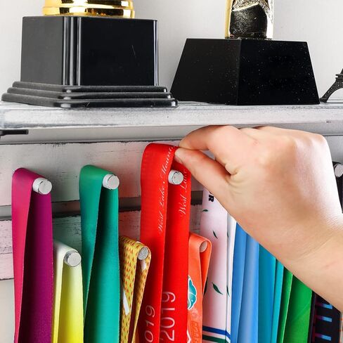 علاقة ميدالية ورف كؤوس - رف عرض مثبت على الحائط من الخشب الريفي، يُستخدم كعرض ميدالية مع رف ورف كؤوس وحامل ميدالية وشماعة عرض ميدالية in Kuwait