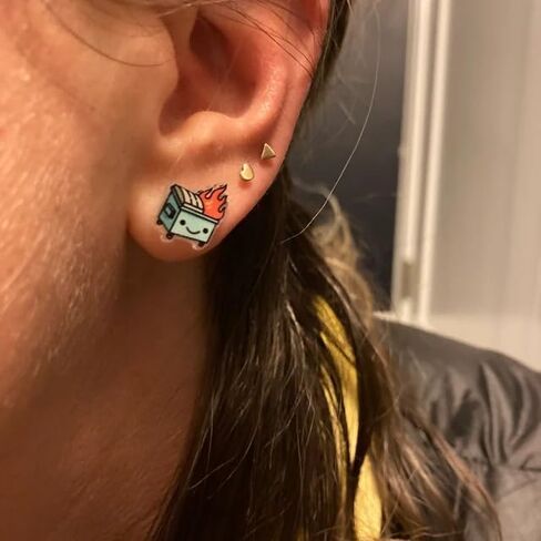 سلة المهملات النار أقراط مضحك ميمي القمامة حرق اللهب الأذن مسمار لطيف الكرتون الملونة الاكريليك مسمار Kawaii أقراط هيبوالرجينيك الفولاذ المقاوم للصدأ مجوهرات هدية عيد ميلاد للنساء الفتيات (قمامة النار أقراط) in Kuwait